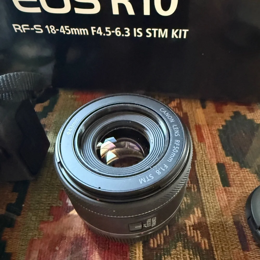LIKE NEW: Canon EOS R10 Mirrorless Camera with 2 lenses, 18-24mm and 50mm